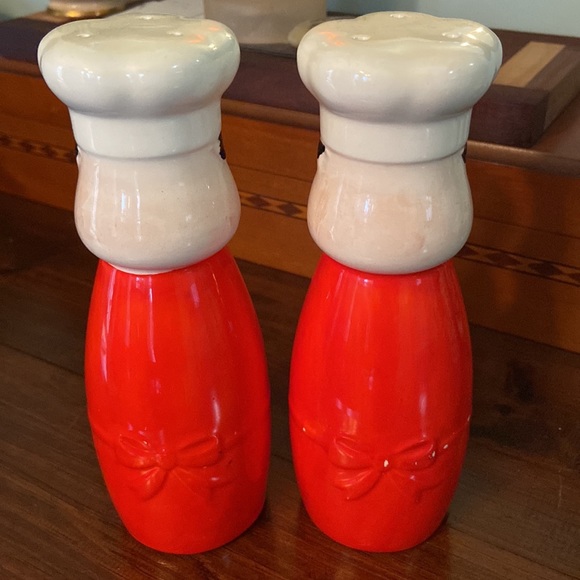 Vintage Salt and Pepper shakers - Picture 3 of 5